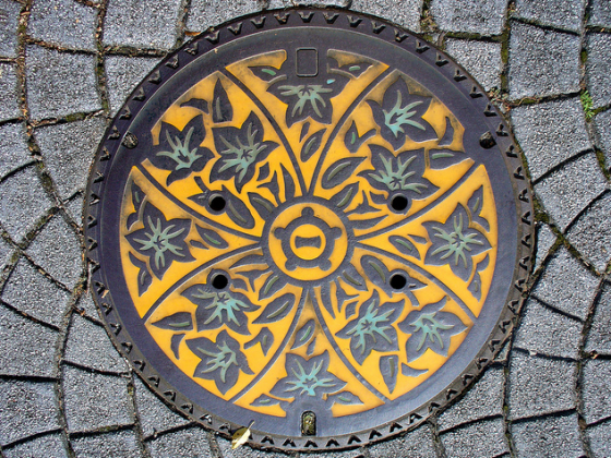 Japanese manhole cover - Tombini decorati