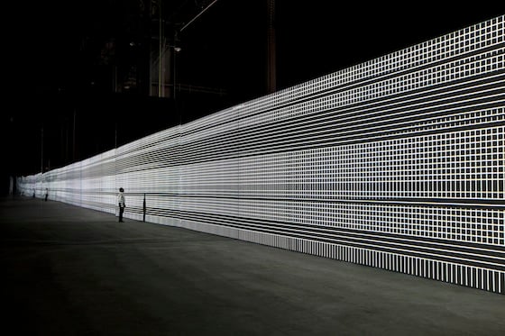 Carsten Nicolai - Unidisplay - Uninstallazione audiovisiva lunga 40 metri Carsten Nicolai - Unidisplay - Uninstallazione audiovisiva lunga 40 metri