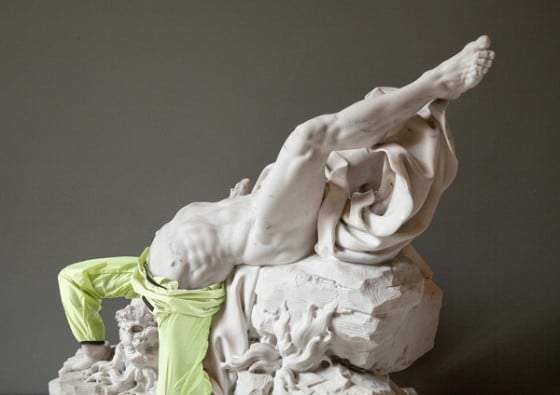 Lèo Caillard e Alexis Persani - Hipster in Stone - Sculture classiche con abbigliamento hipster