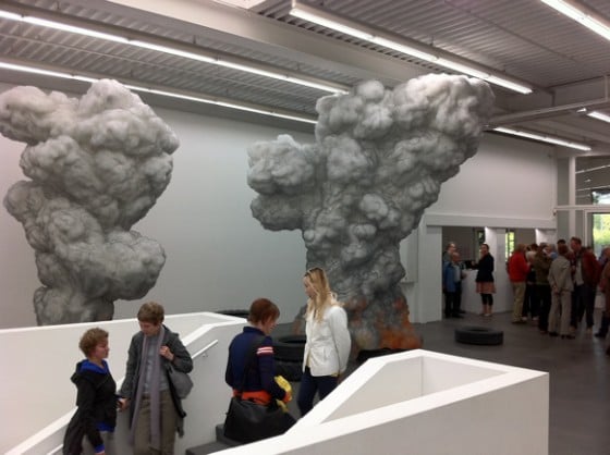 Installazione dell'artista israeliano Gal Weinstein contro l'inquinamento globale