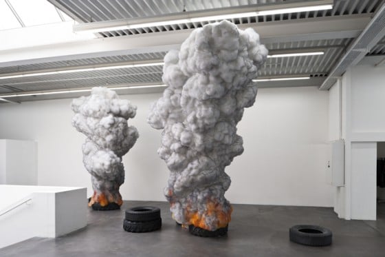 Installazione dell'artista israeliano Gal Weinstein contro l'inquinamento globale