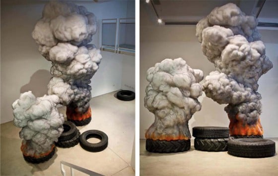 Installazione dell'artista israeliano Gal Weinstein contro l'inquinamento globale