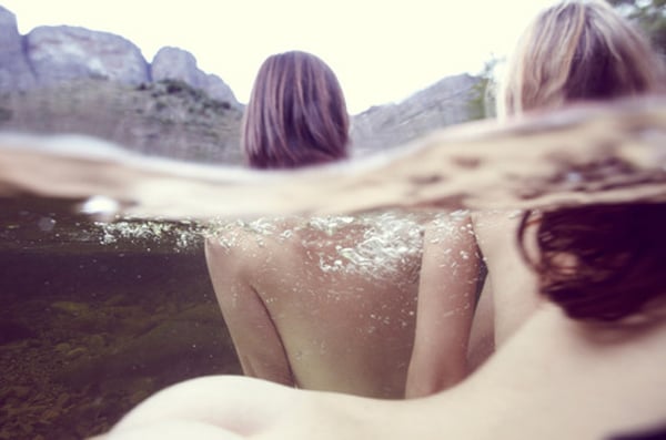 Caroline Mackintosh - Thigh Deep - Foto di nudi subacquei | Collater.al