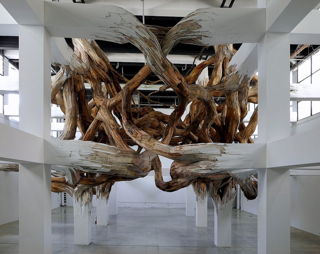 Henrique Oliveira - Baitogogo - Installazione vegetale al Palais de Tokyo a Parigi | Collater.al