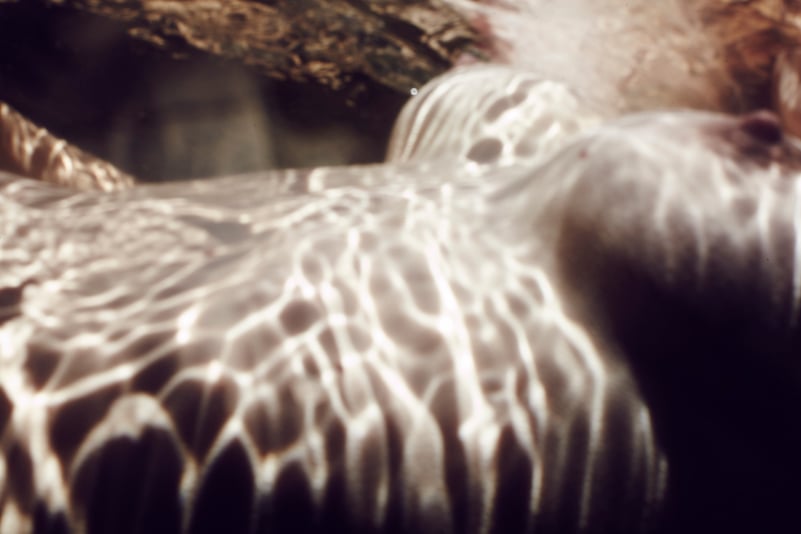 Caroline Mackintosh - Thigh Deep - Foto di nudi subacquei | Collater.al