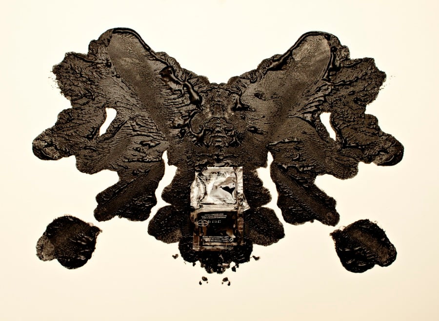 Esther Lobo - Rorschach - Serie fotografica su macchie di cibo inspirate al test psicologico