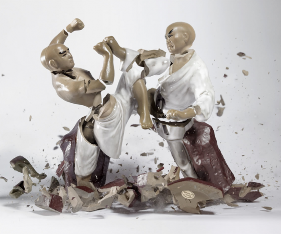 Martin Klimas - Porzellanfiguren - Foto ad alta velocità di statuette di porcellana in pezzi. Martin Klimas - Porzellanfiguren - Foto ad alta velocità di statuette di porcellana in pezzi.