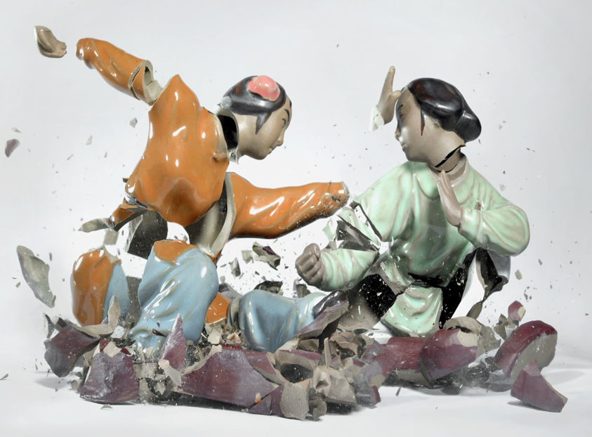 Martin Klimas - Porzellanfiguren - Foto ad alta velocità di statuette di porcellana in pezzi.