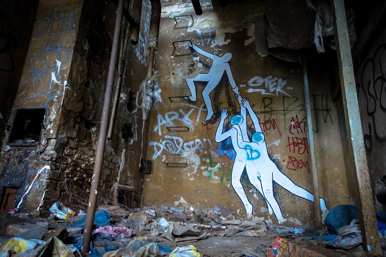 I fantasmi stilizzati dello street artist Daan Botlek | Collater.al