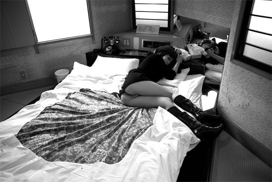 Tokyo Undressed, la serie fotografica erotica di Rikki Kasso | Collater.al