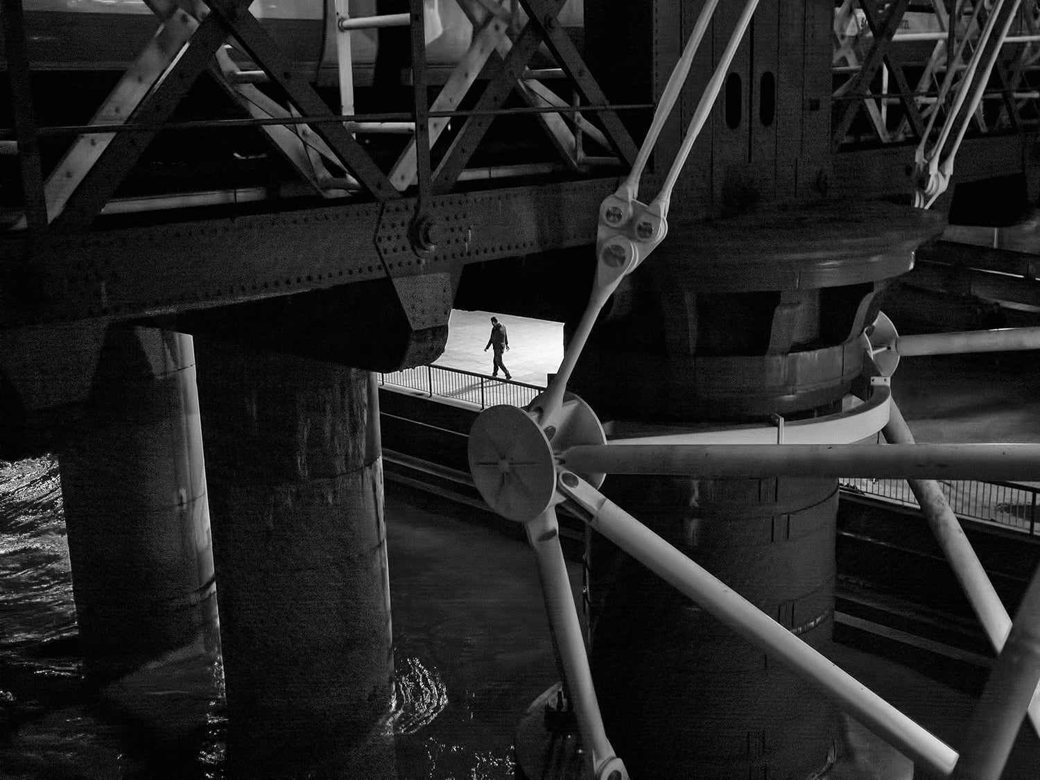 Il bianco e nero del fotografo londinese Rupert Vandervell | Collater.al