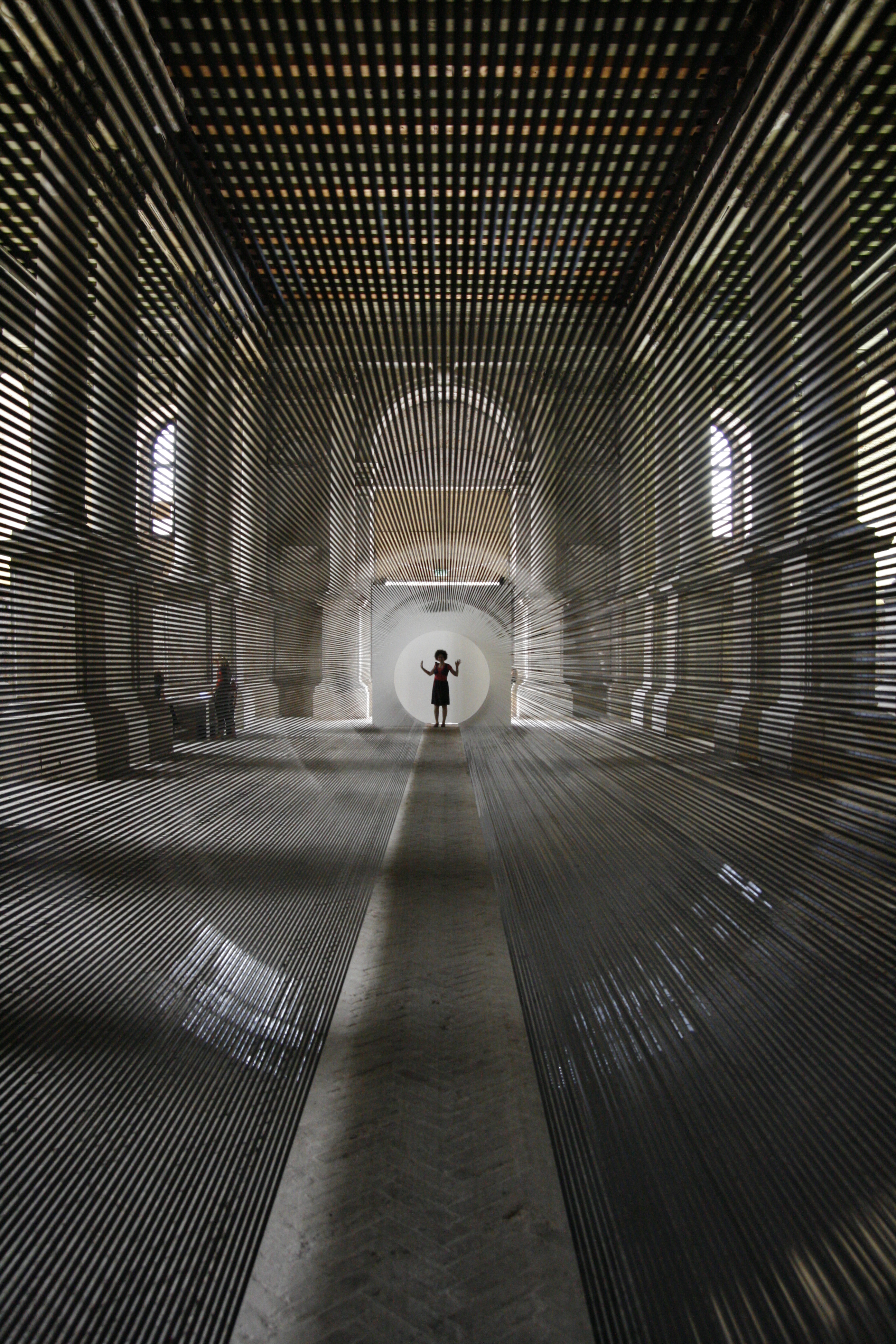 Tube, l'installazione in VHS di Zilvinas Kempinas | Collater.al