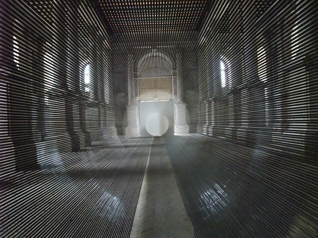 Tube, l'installazione in VHS di Zilvinas Kempinas | Collater.al