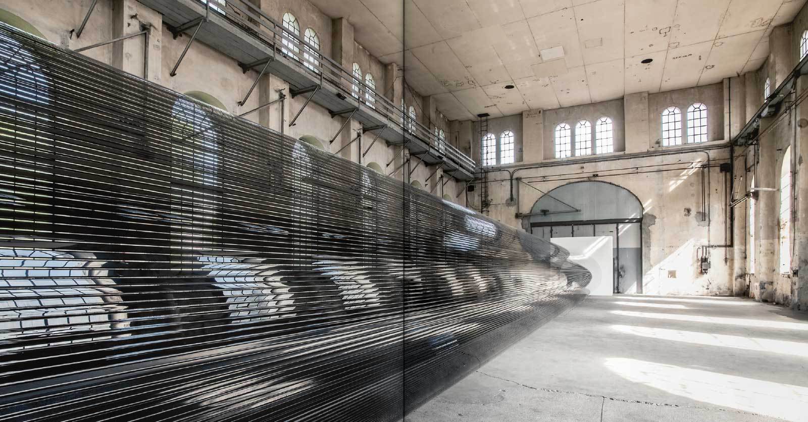Tube, l'installazione in VHS di Zilvinas Kempinas | Collater.al