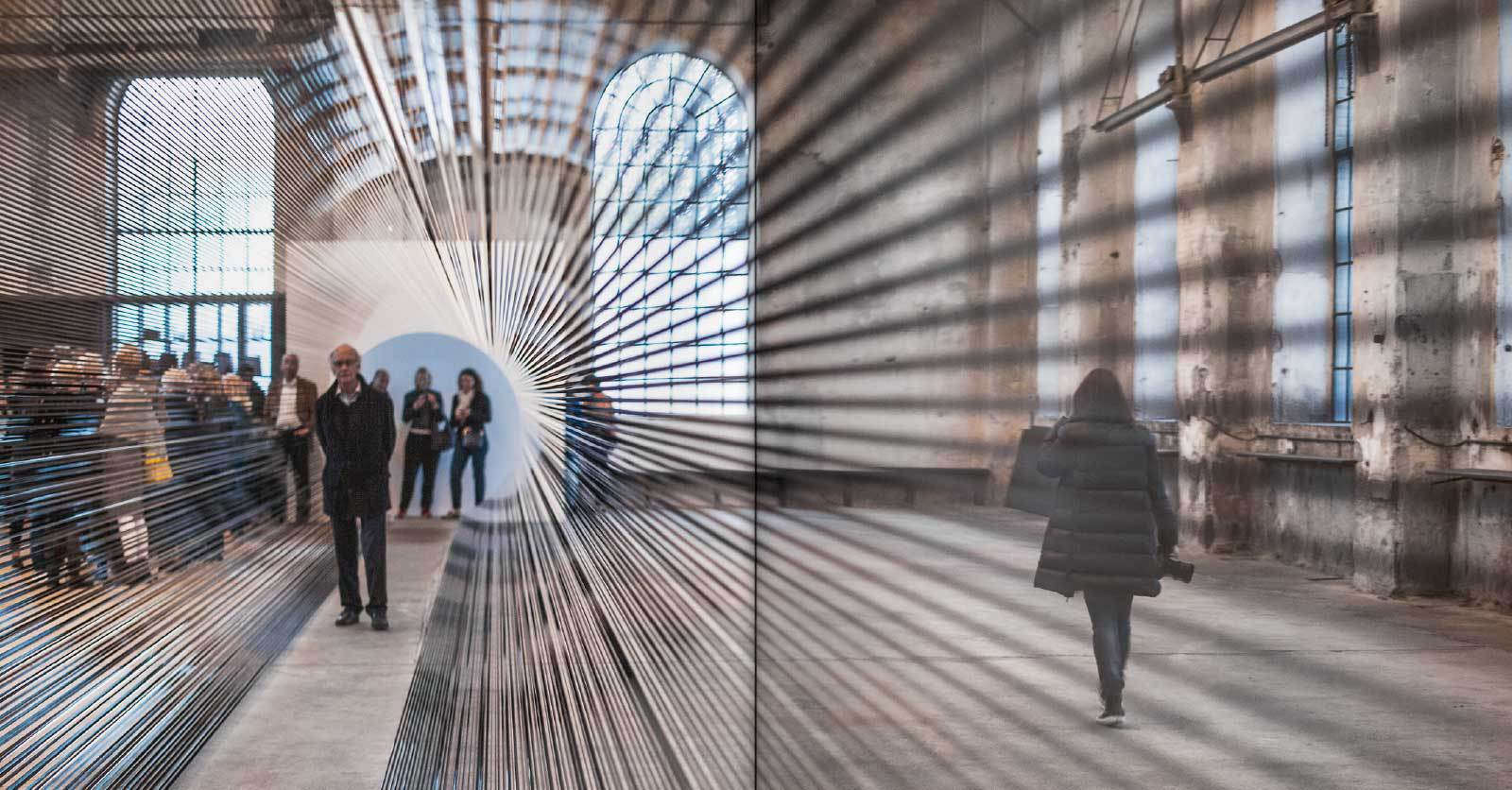 Tube, l'installazione in VHS di Zilvinas Kempinas | Collater.al