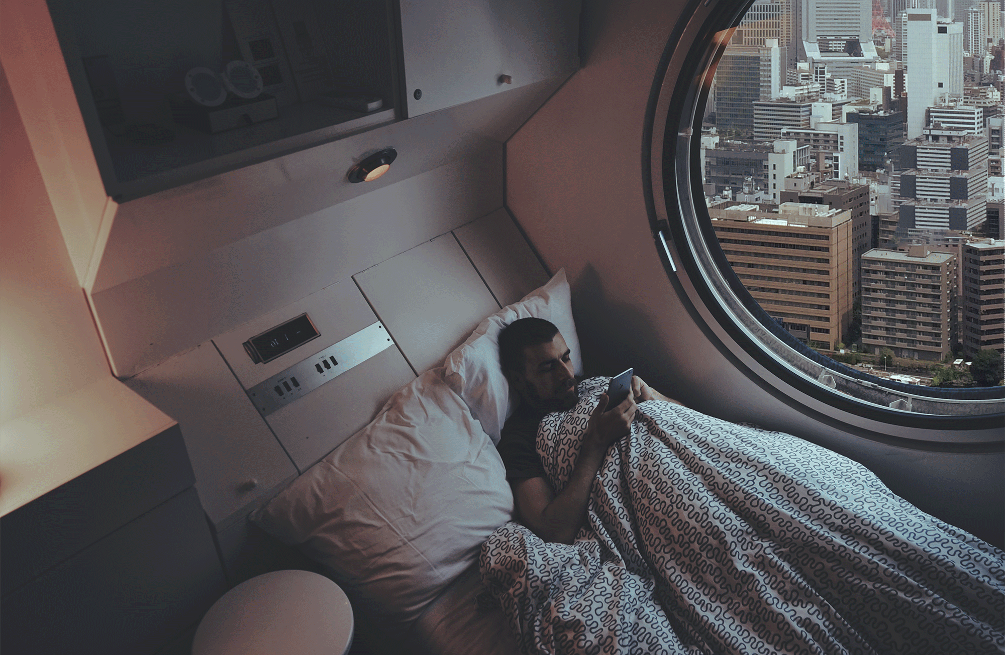 Trapped in Tokyo - Le GIF surreali di Nina Geometrieva e Damjan Cvetkov-Dimitrov | Collater.al