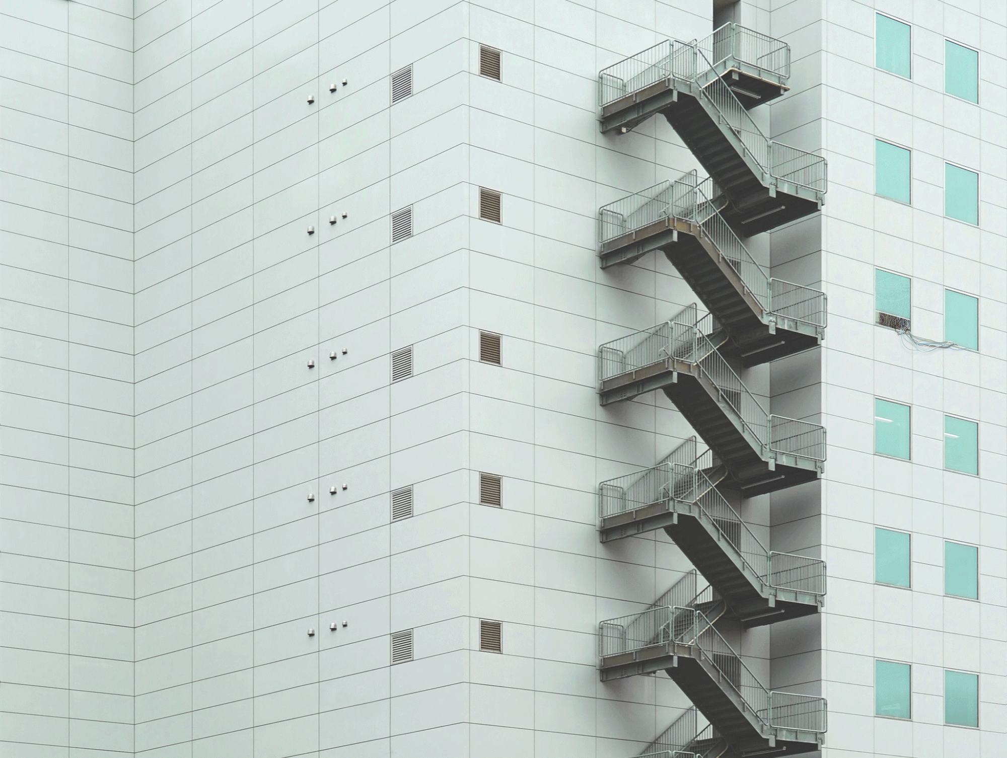 Trapped in Tokyo - Le GIF surreali di Nina Geometrieva e Damjan Cvetkov-Dimitrov | Collater.al