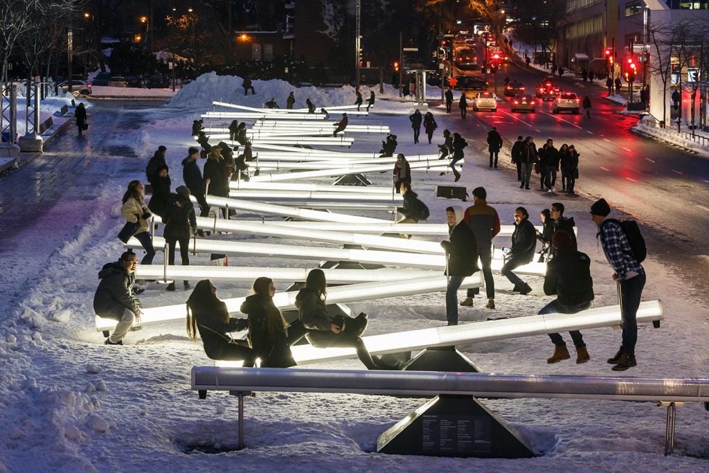 Le altalene interattive che illuminano Montreal | Collater.al