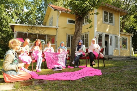 #ourpinkhouse - La casa tutta rosa di Olek | Collater.al