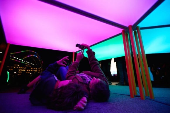 Le installazioni al neon di Angus Muir Design | Collater.al