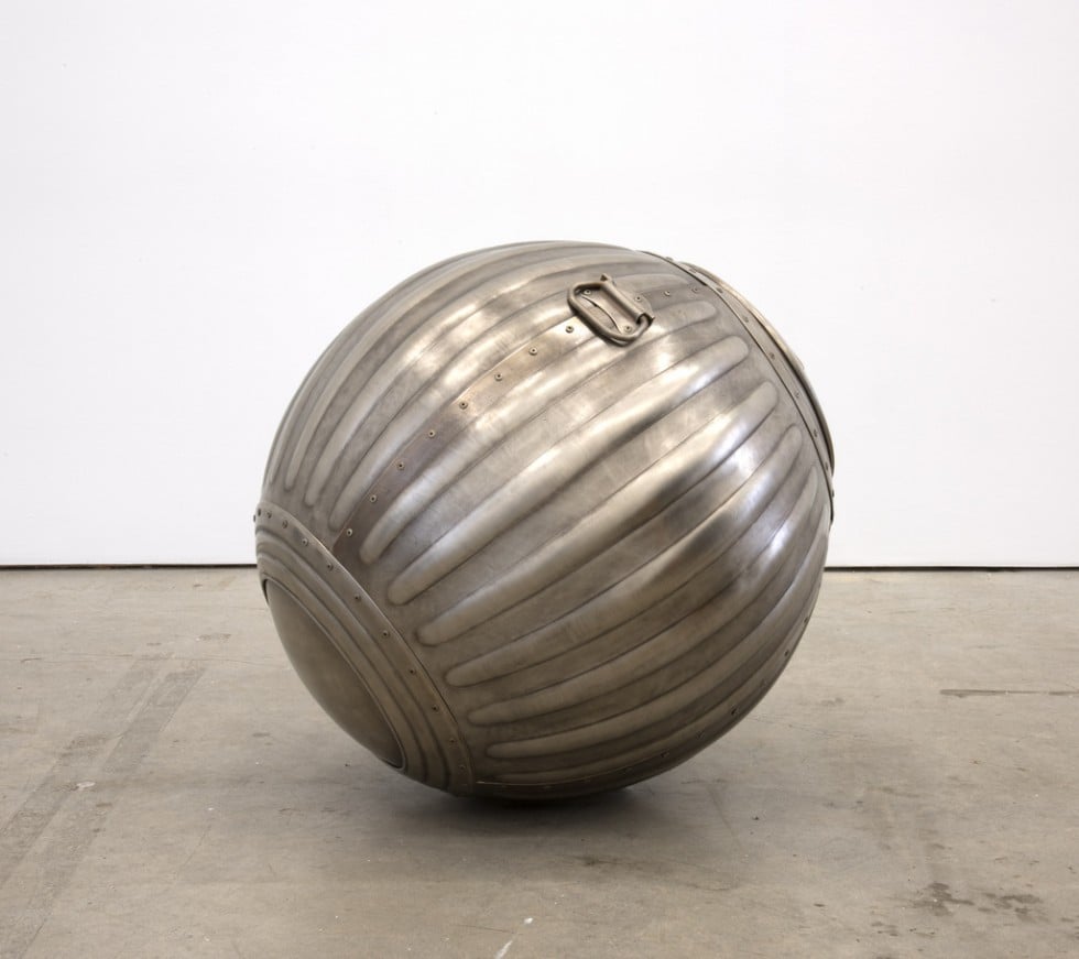 Mr. Softee - Le sculture sferiche di Lars Fisk @ Marlborough Chelsea | Collater.al