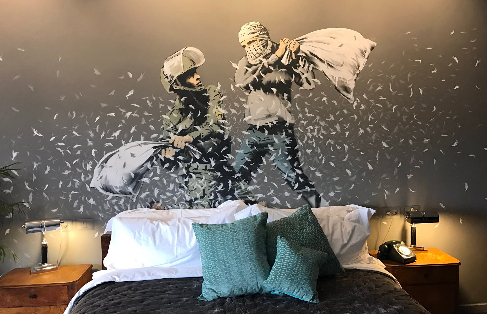 Banksy apre 'The Walled Off Hotel' a Betlemme | Collater.al