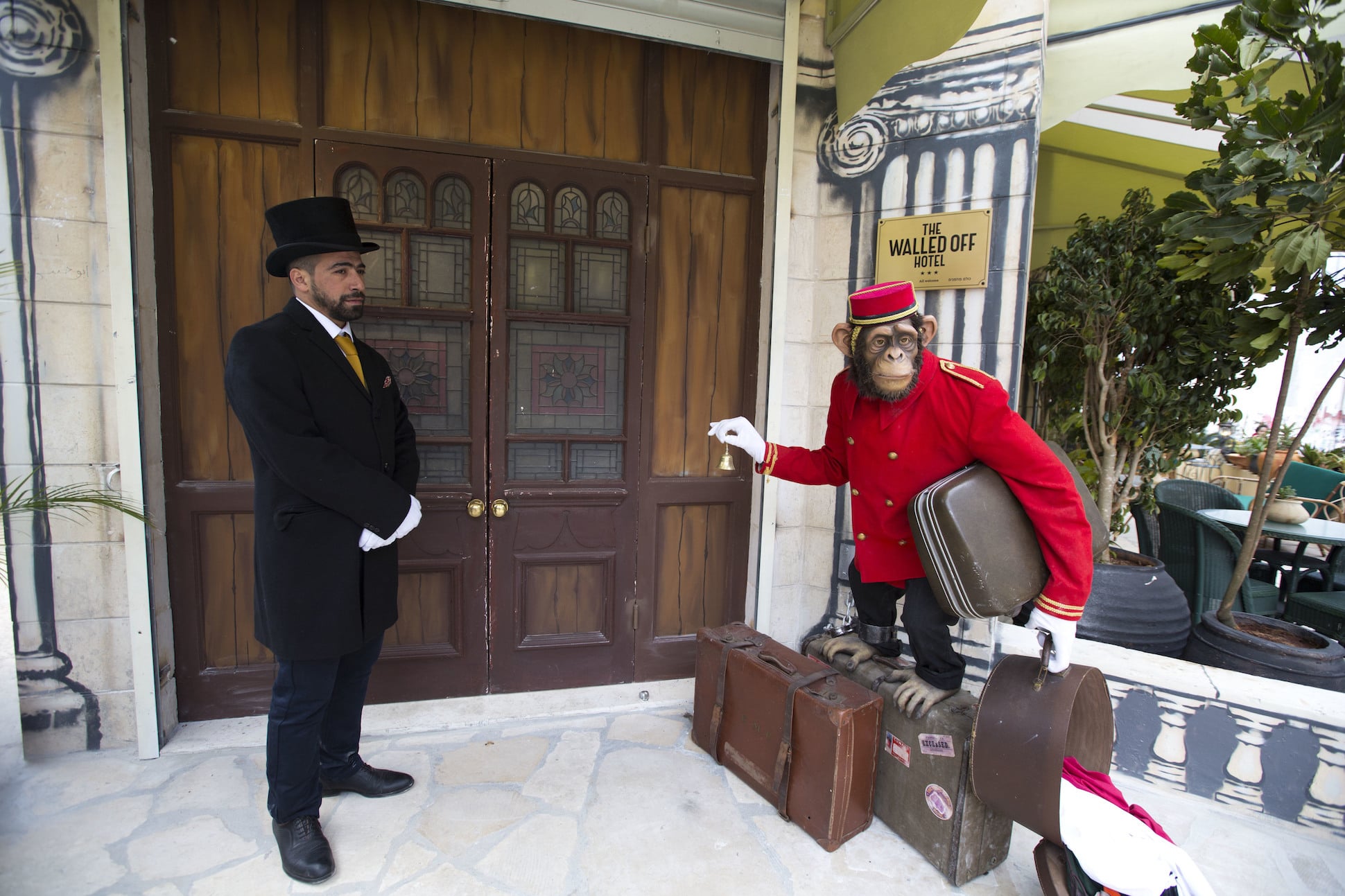 Banksy apre 'The Walled Off Hotel' a Betlemme | Collater.al