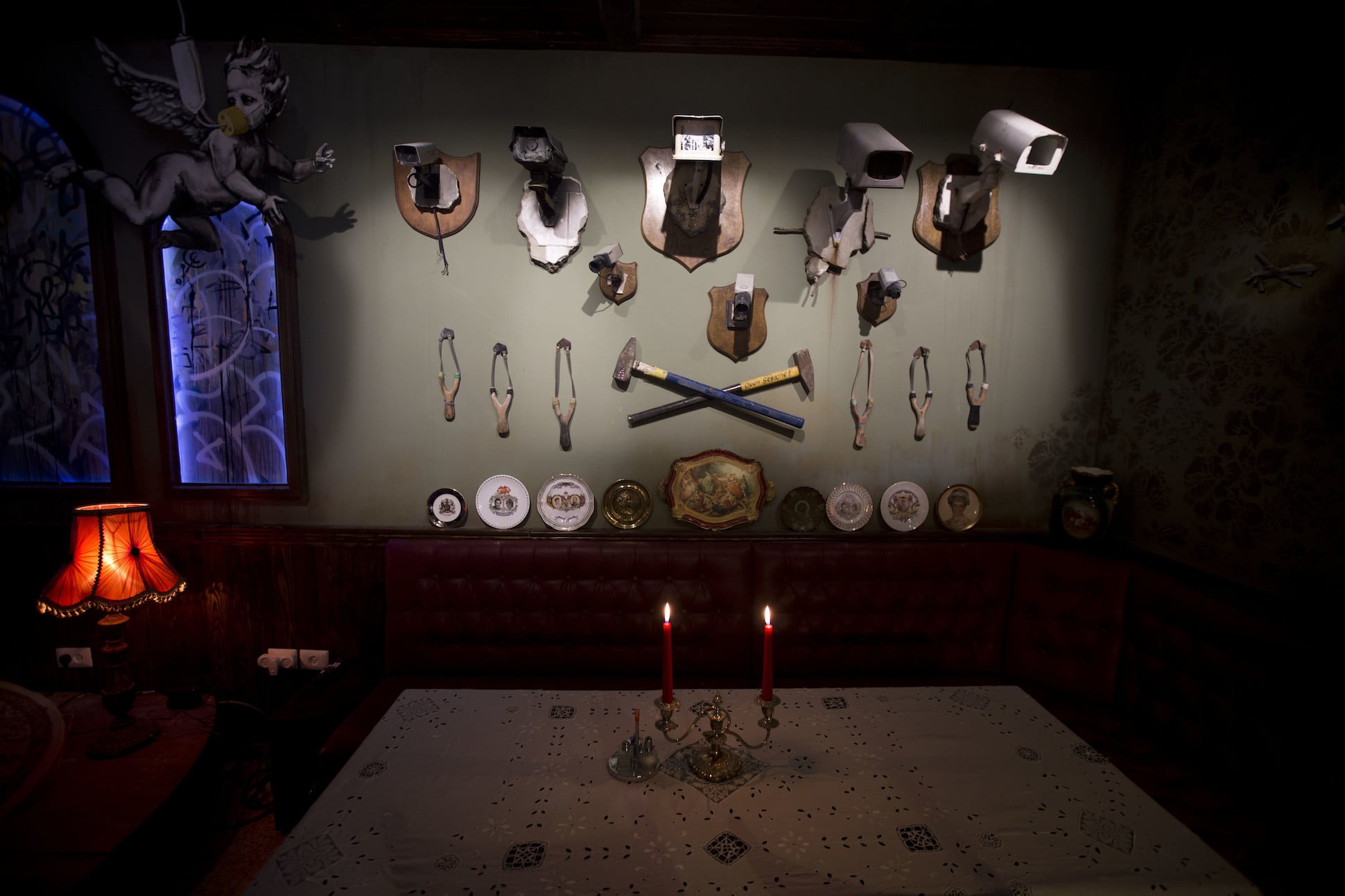 Banksy apre 'The Walled Off Hotel' a Betlemme | Collater.al