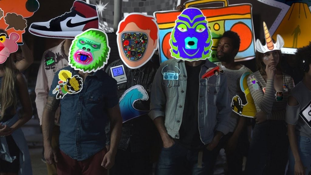 Apple lancia i nuovi Stickers Pack con la campagna video Sticker Fight | Collater.al