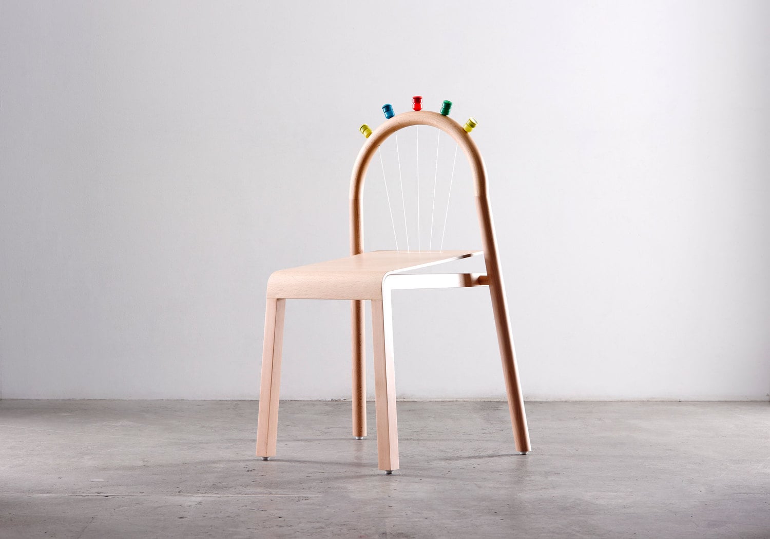 Josie, the chair that pops | Collater.al