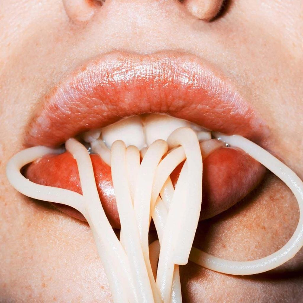 Macro Lips, omaggio alla sensualita femminile di Marius Sperlich | Collater.al