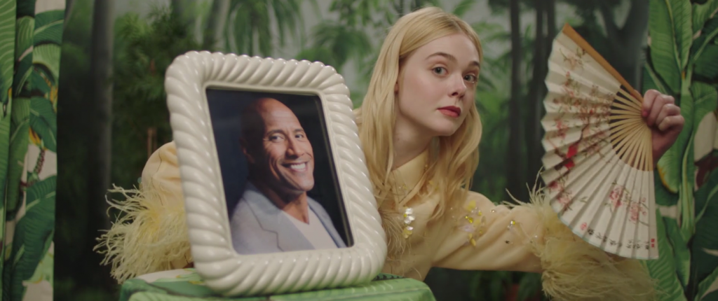 Fan Fantasy, il divertente video di Elle Fanning per Vogue | Collater.al