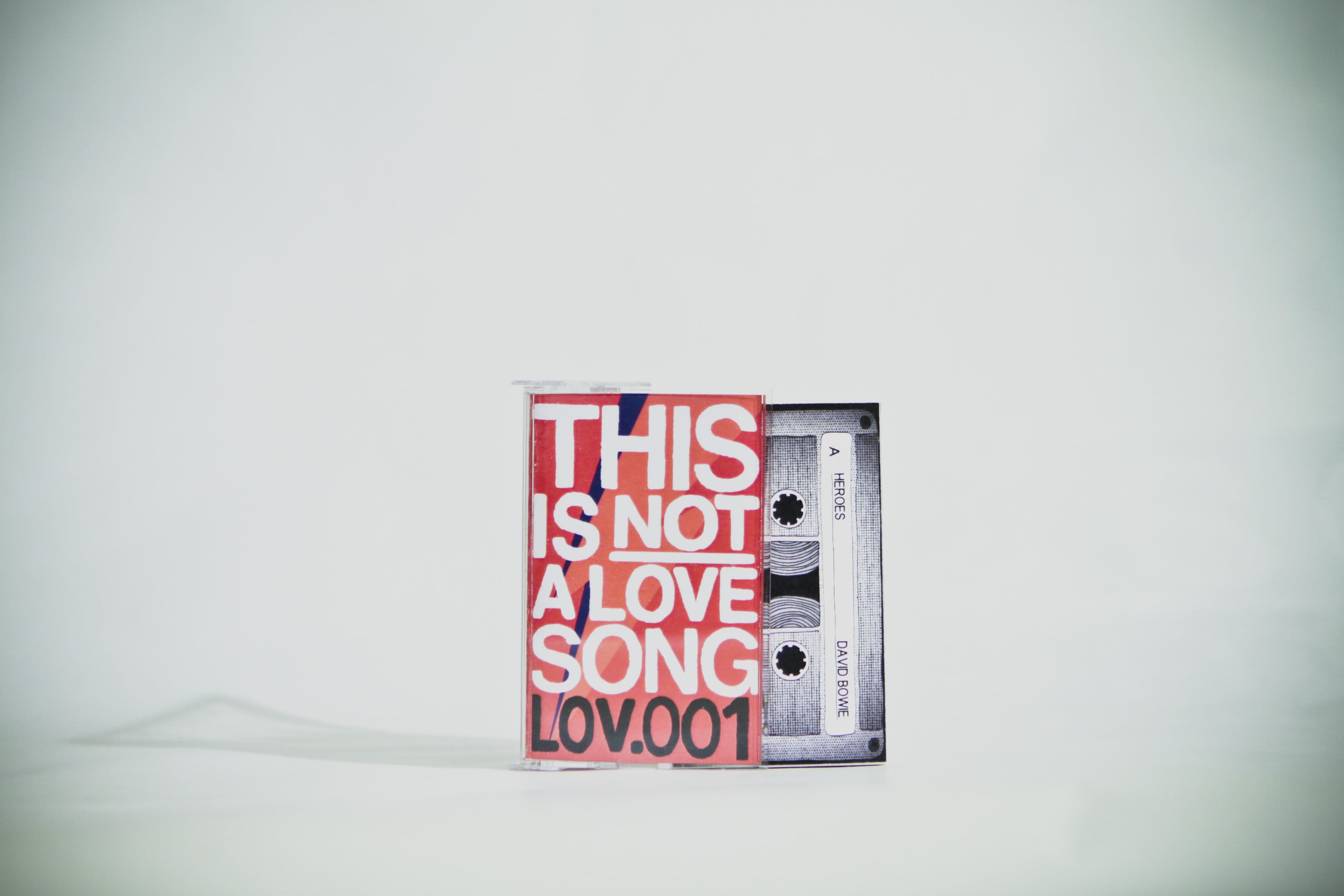 HIS IS NOT A LOVE SONG Abbiamo incontrato Andrea Provinciali, l’ideatore delle musicassette illustrate | Collater.al 2