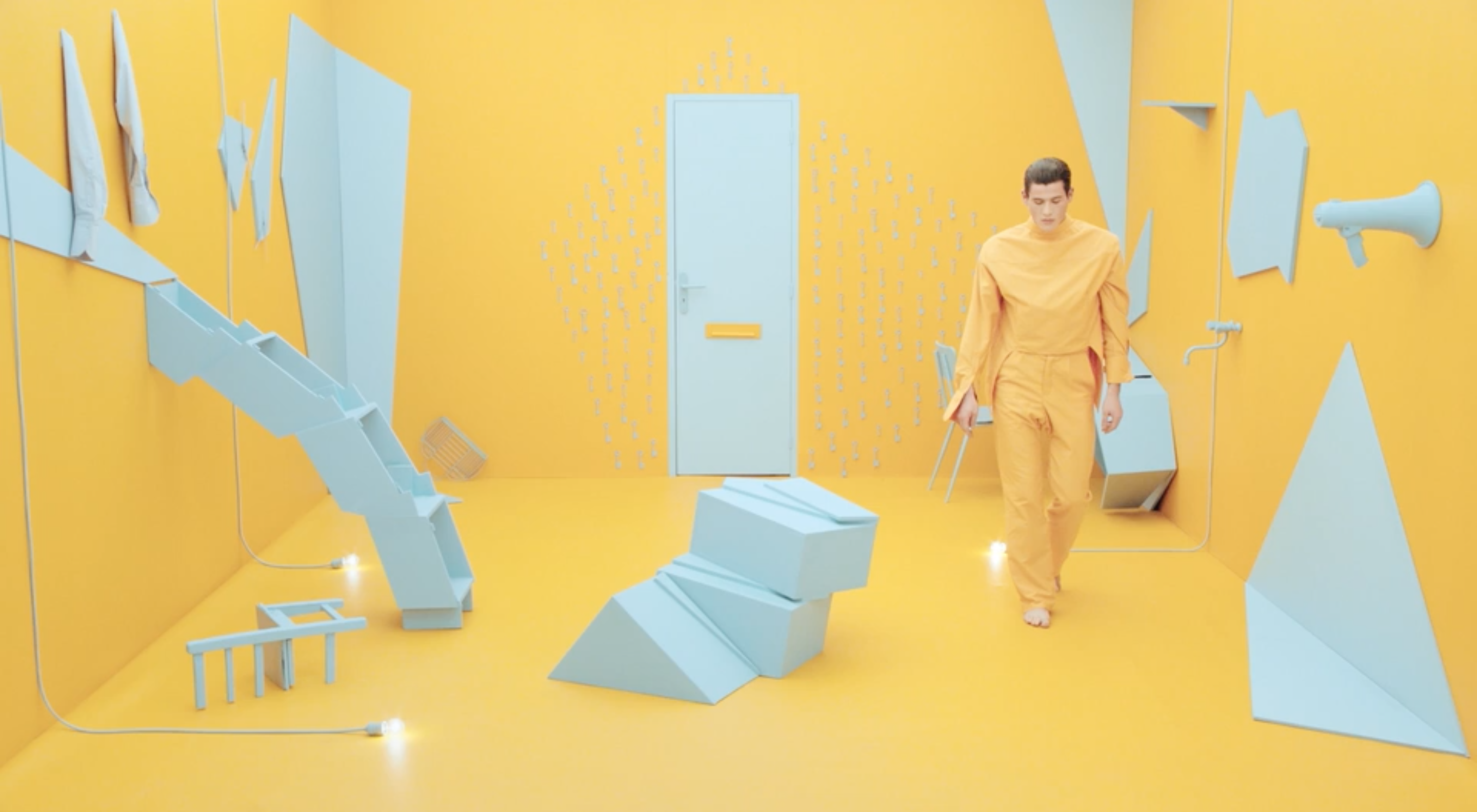 Dead Into You, il nuovo video di Laura Bonnefous | Collater.al