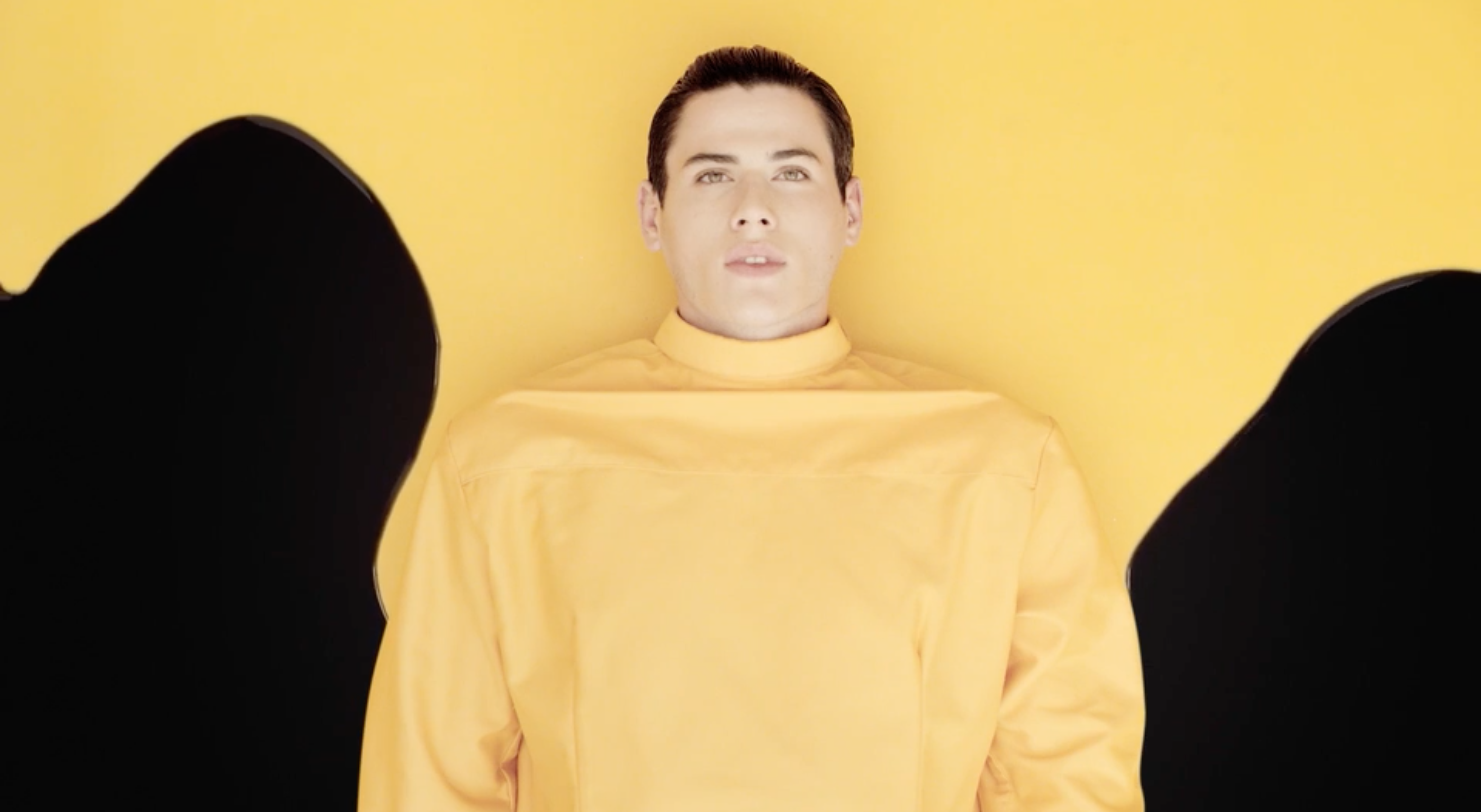 Dead Into You, il nuovo video di Laura Bonnefous | Collater.al