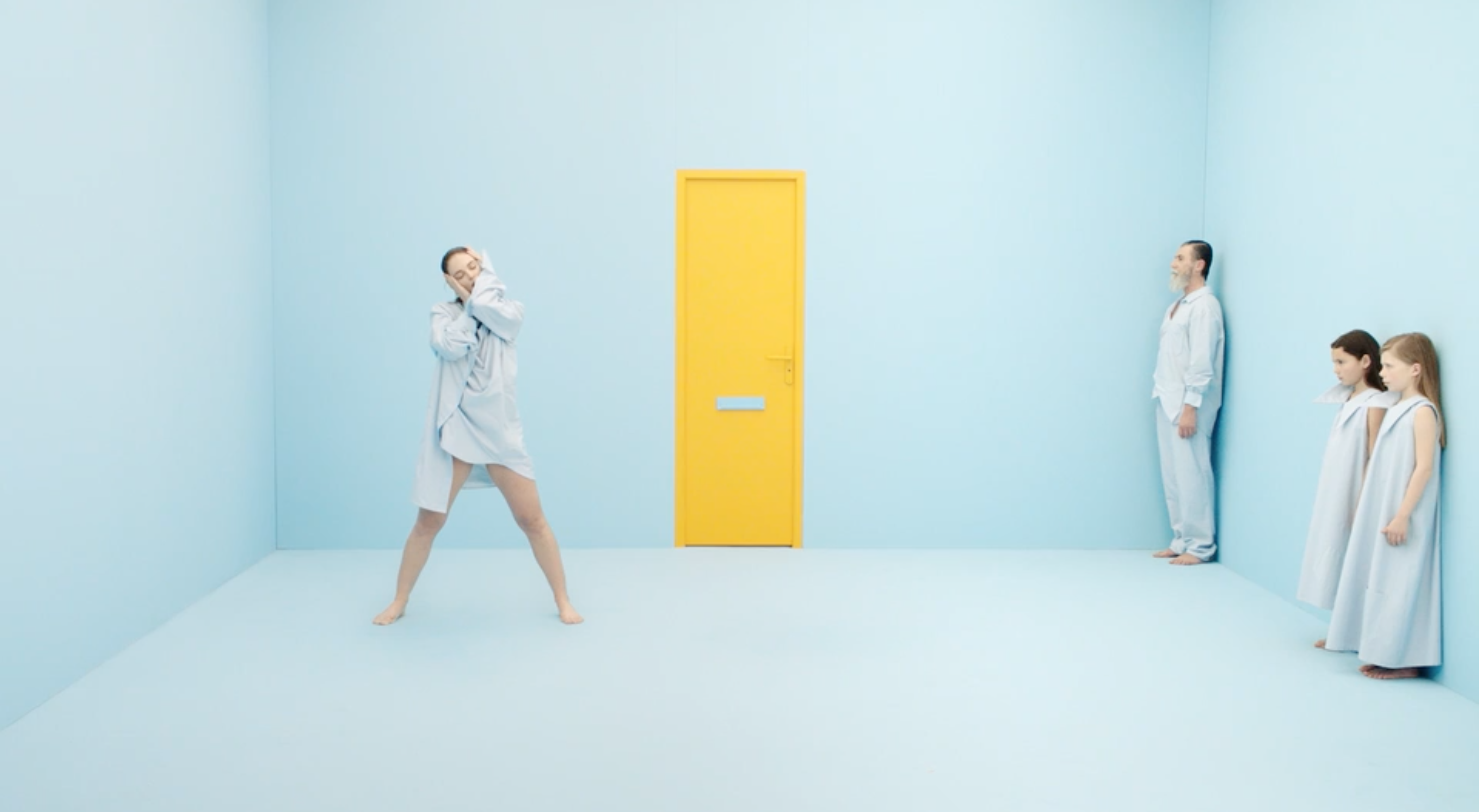 Dead Into You, il nuovo video di Laura Bonnefous | Collater.al