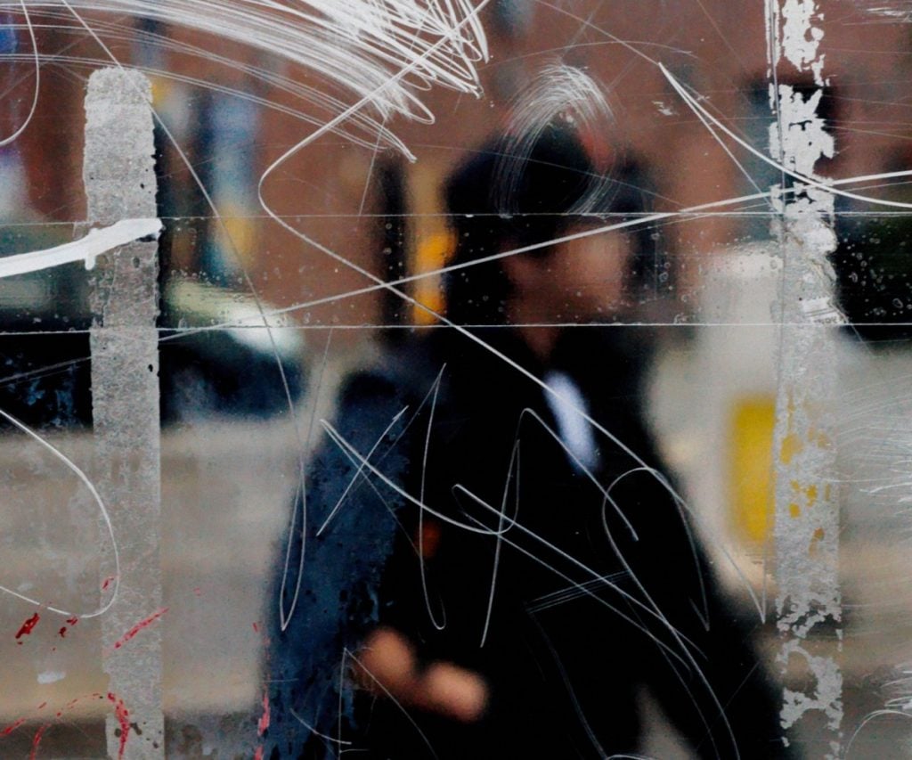Bus Stop, il progetto anti-fotografico di Stephen Calcutt | Collater.al