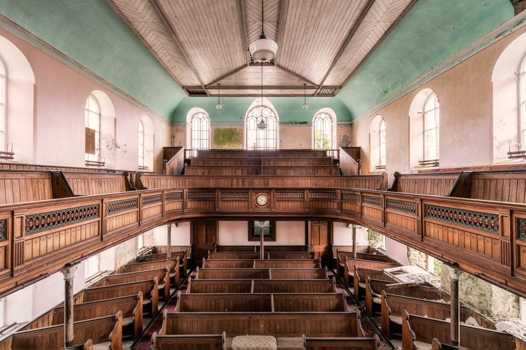 Domun Dei, le chiese abbandonate del fotografo James Kerwin | Collater.al