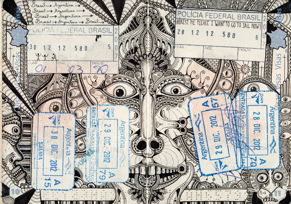 I passaporti pieni di doodles di Leonard Combier | Collater.al