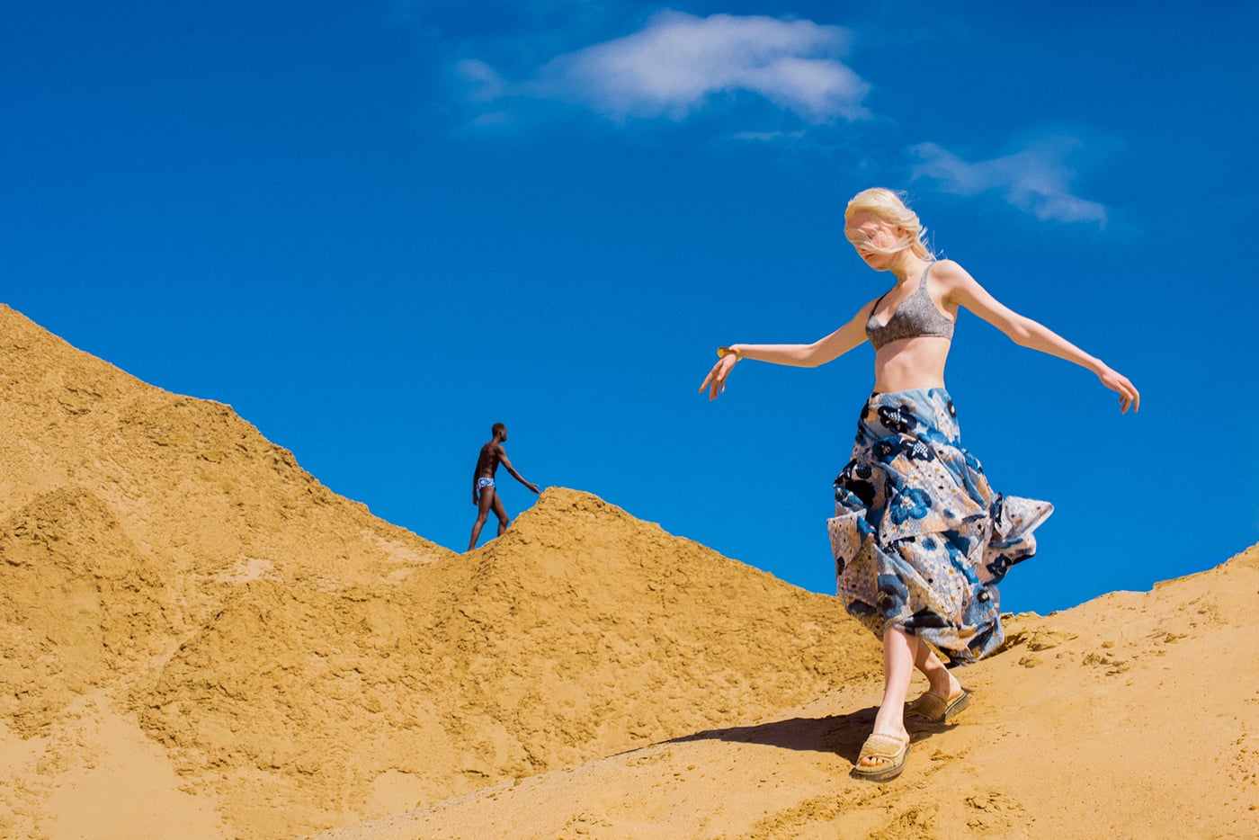 The Sun Of The White Desert, i colori del deserto nella nuova serie di Elizaveta Porodina | Collater.al