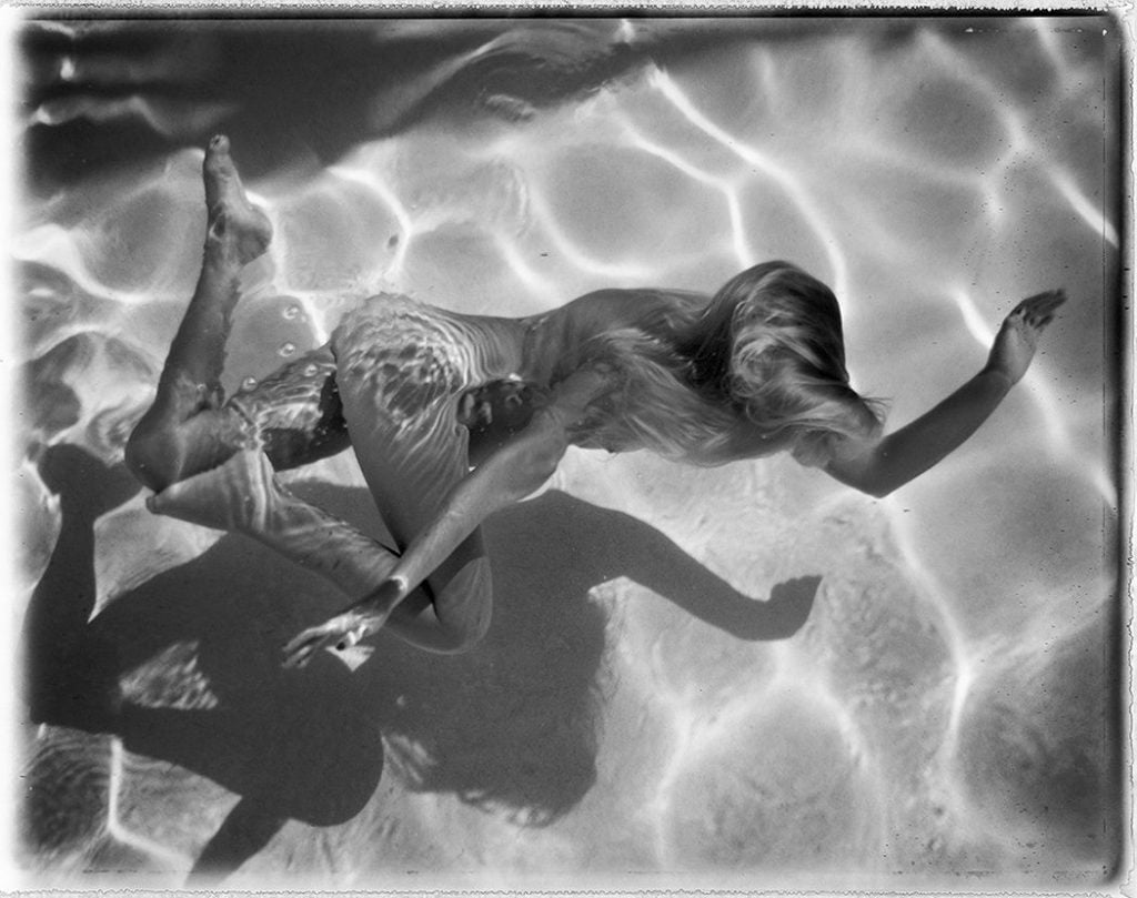 The Swimming Pool, la serie di corpi nudi immersi nell'acqua di Deanna Templeton | Collater.al