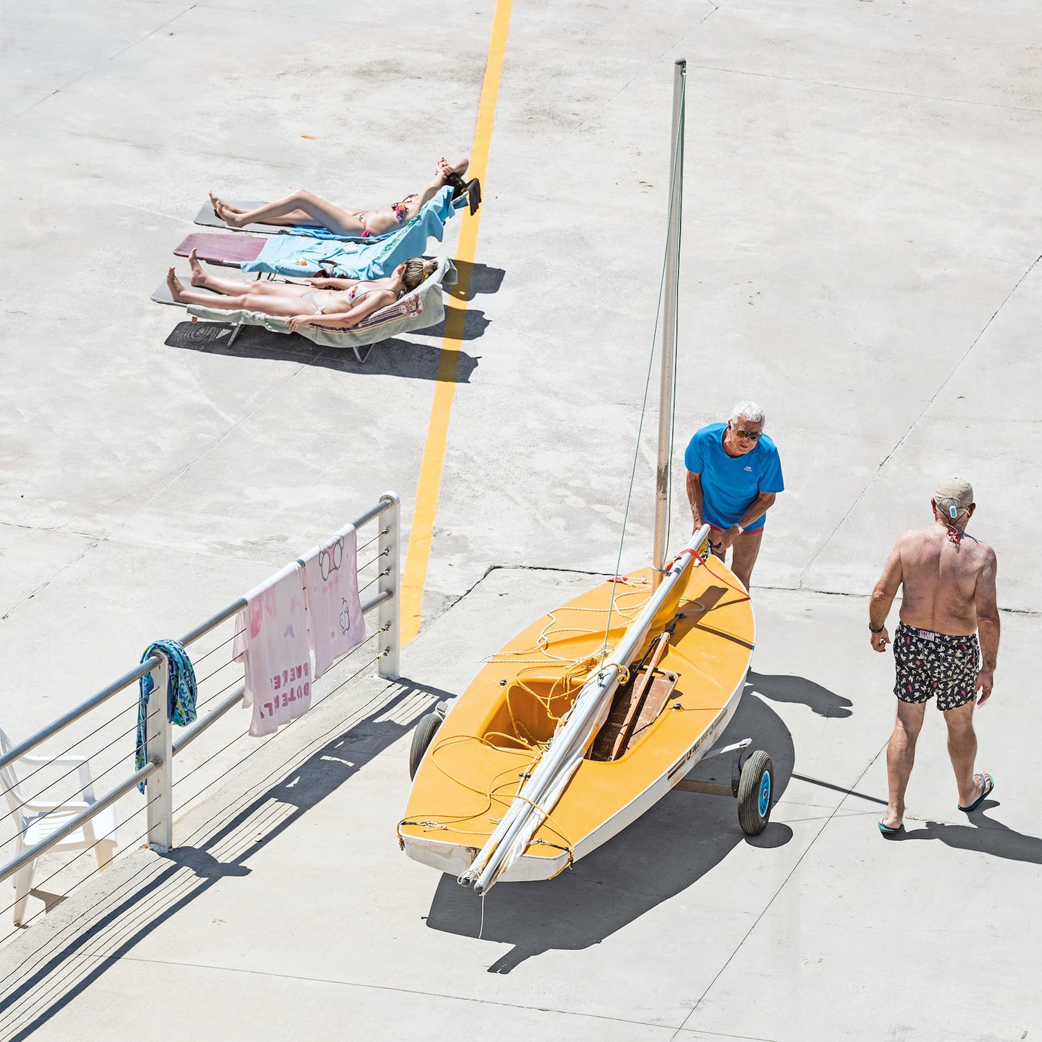 Genova - i tuoi colori, le spiagge artificiali del capoluogo ligure attraverso gli occhi di Niels Schubert | Collater.al 9