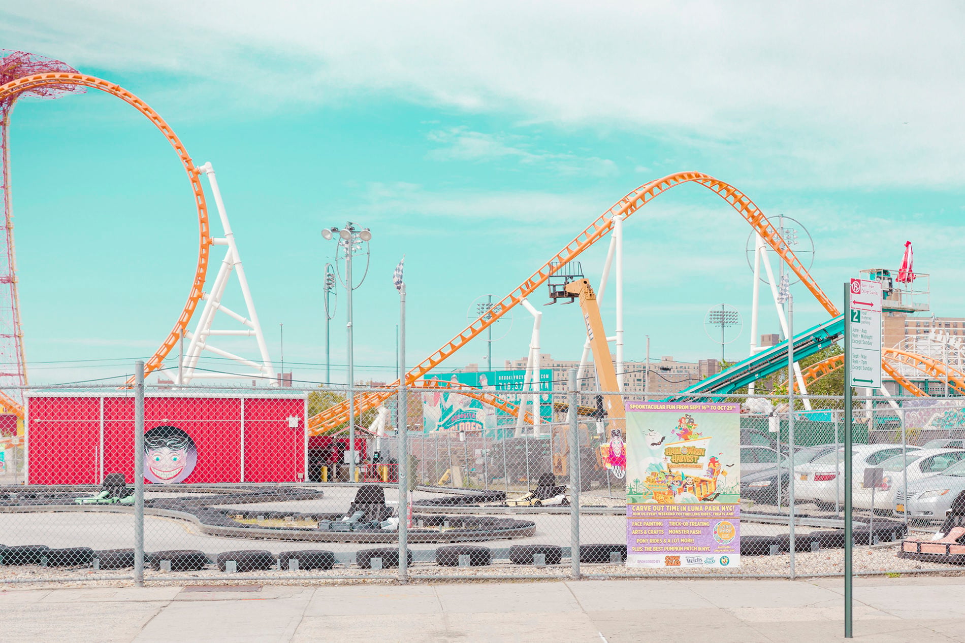 Coney Island, Salvador Cueva fotografa la sua infanzia | Collater.al