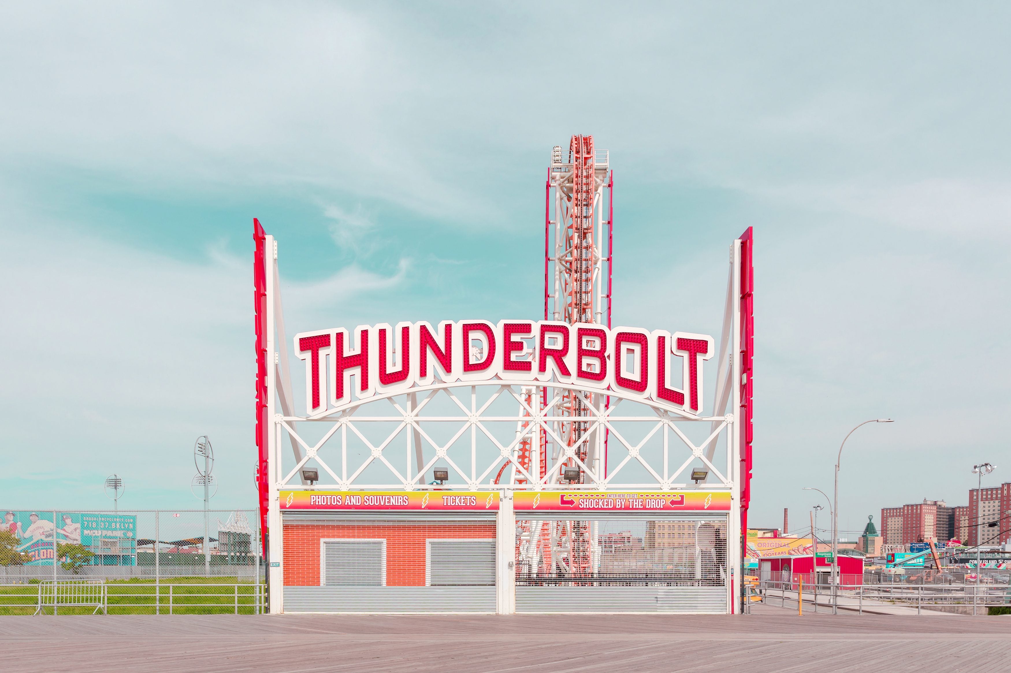 Coney Island, Salvador Cueva fotografa la sua infanzia | Collater.al
