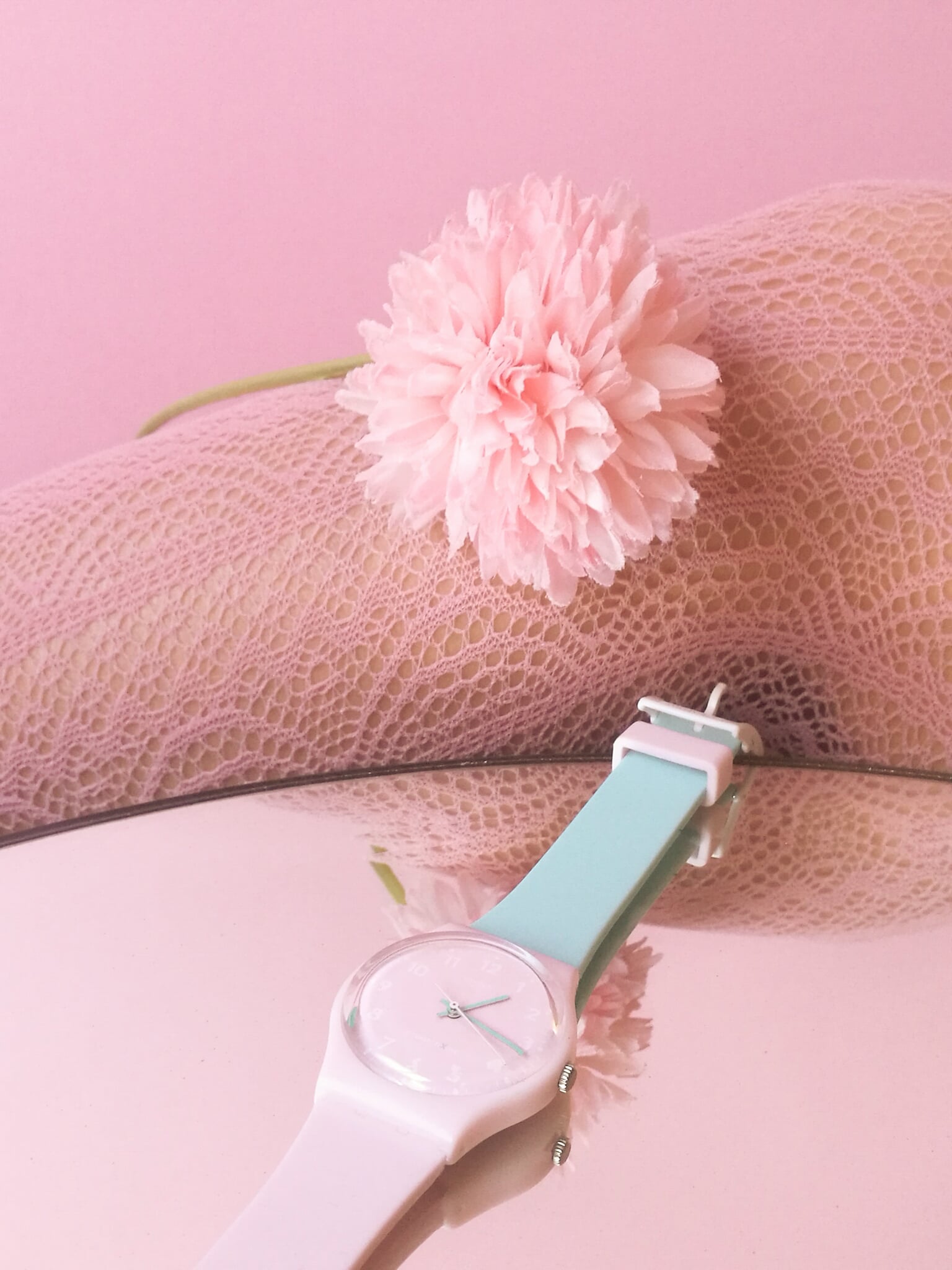 La delicata composizione fotografica di Gaiapuntozen per Swatch | Collater.al 2