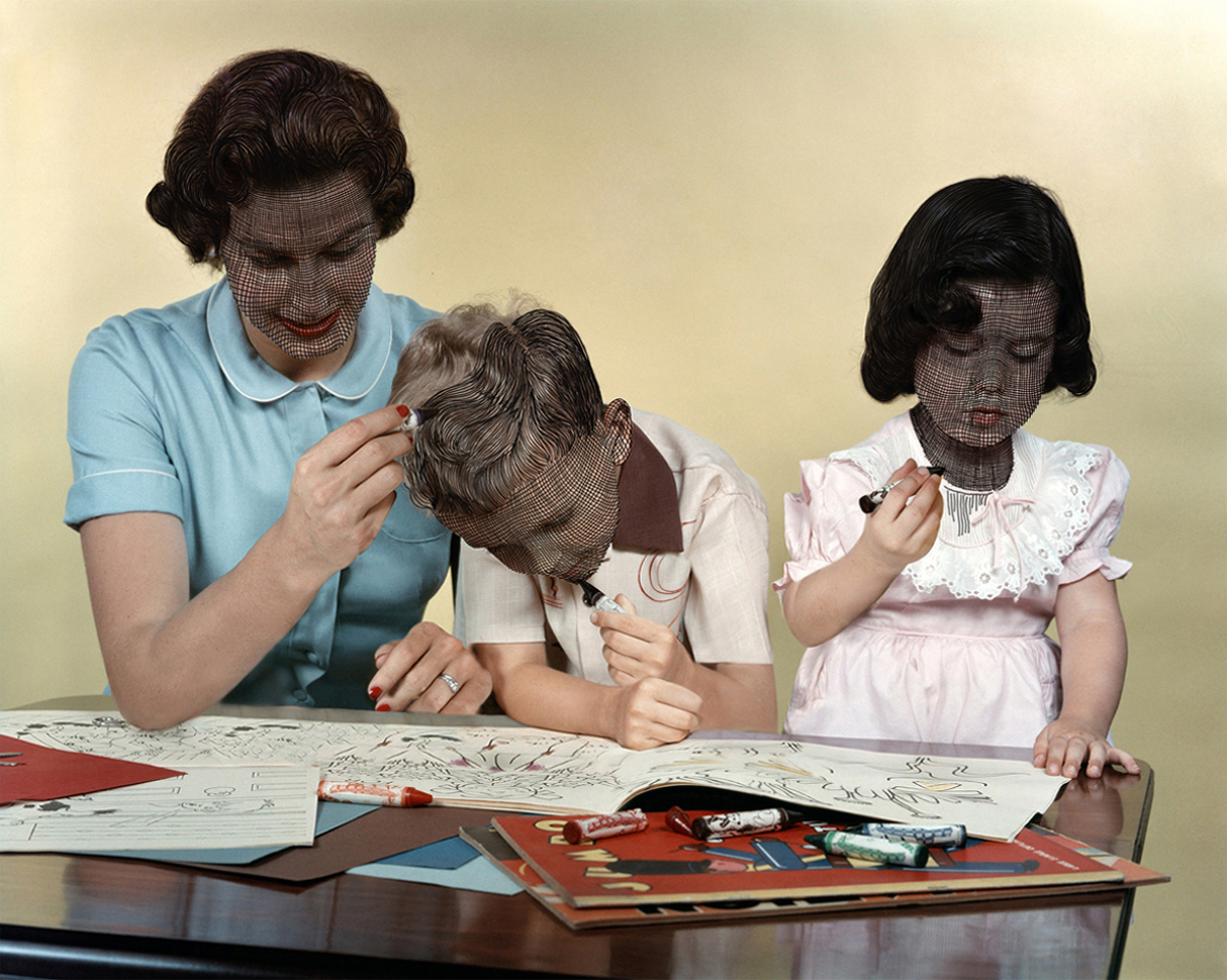 Traces, la manipolazione della memoria nei fotomontaggi di Weronika Gesicka | Collater.al 14
