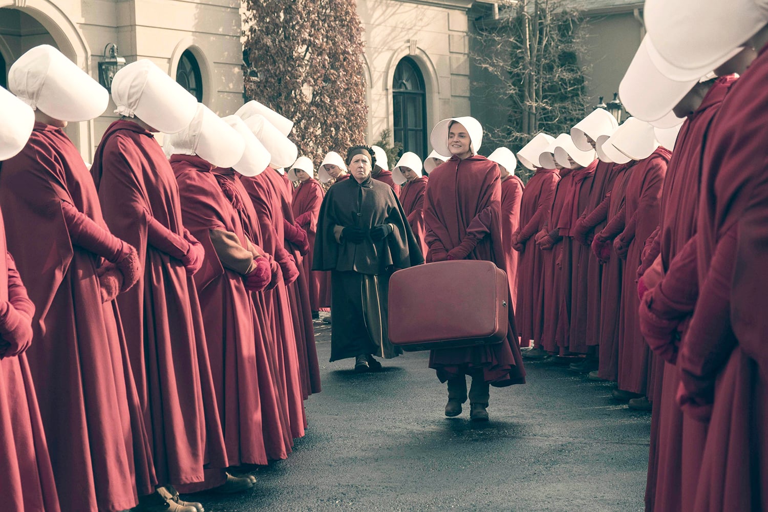 The Handmaid's Tale sta per tornare sul piccolo schermo | Collater.al 6