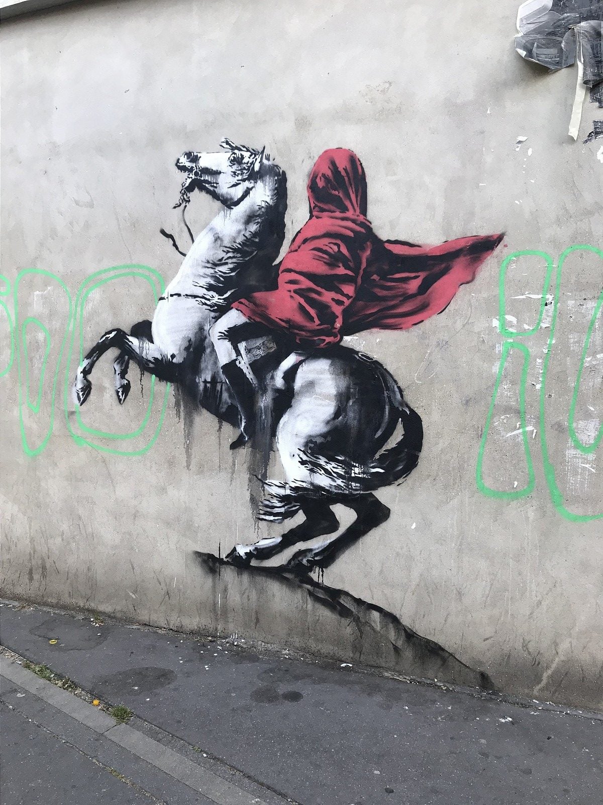 Banksy approda a Parigi con sei nuovi murales politici | Collater.al 5