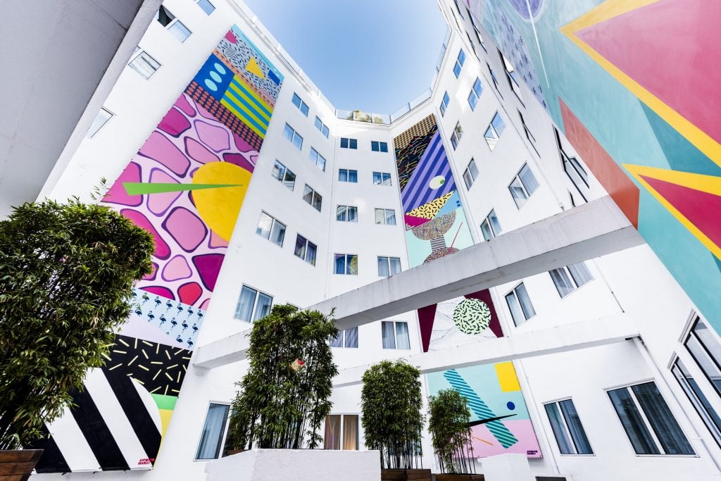 Memphis e Tropicalismo nella street art, intervista ad Antonyo Marest | Collater.al 9