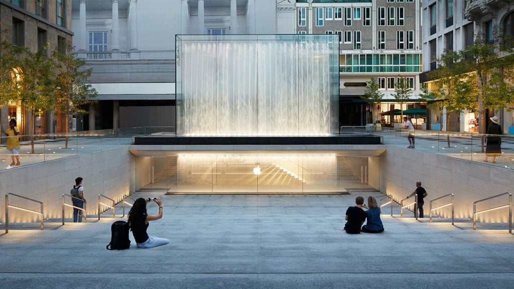 Apple Piazza Liberty | Collater.al